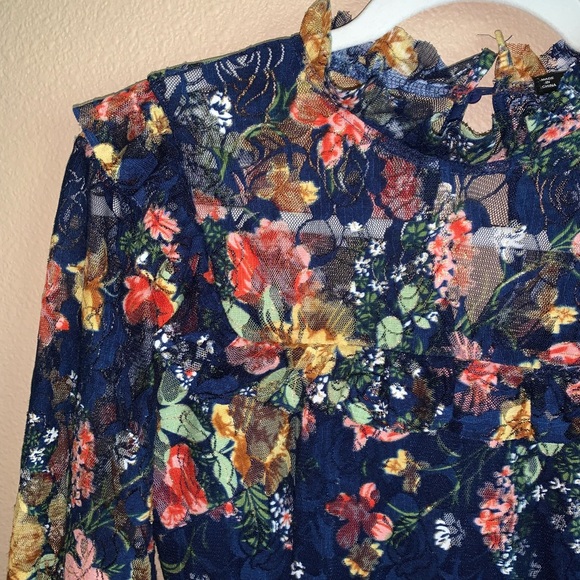 Floral lace dress!! - Picture 2 of 6